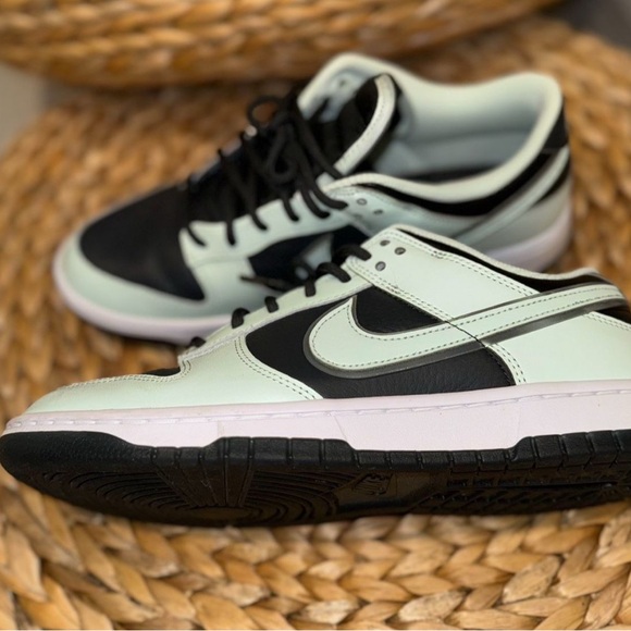 Nike Dunk Size 9 Men. Worn only one time. - Picture 3 of 3